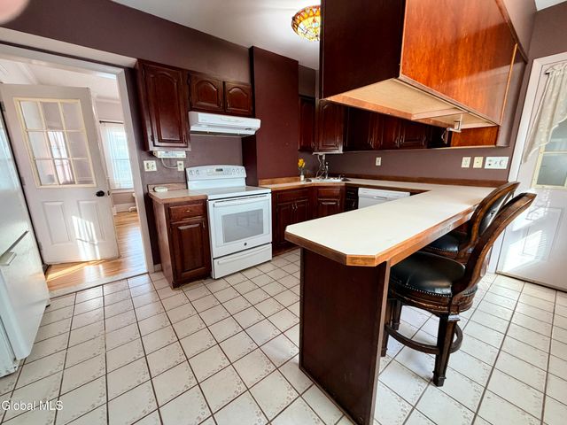 11 Crescent Avenue, Amsterdam, NY 12010