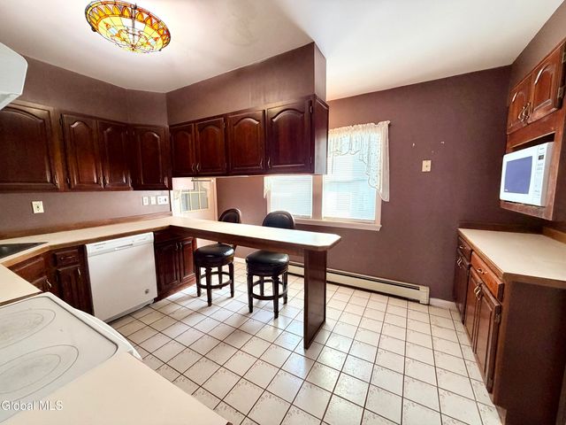 11 Crescent Avenue, Amsterdam, NY 12010