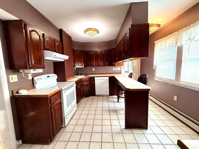 11 Crescent Avenue, Amsterdam, NY 12010