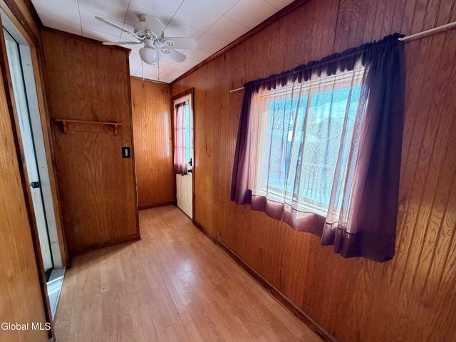 11 Crescent Avenue, Amsterdam, NY 12010