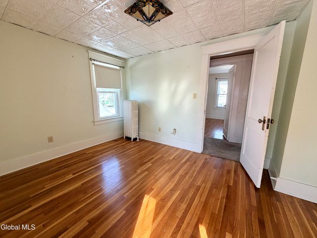 11 Crescent Avenue, Amsterdam, NY 12010