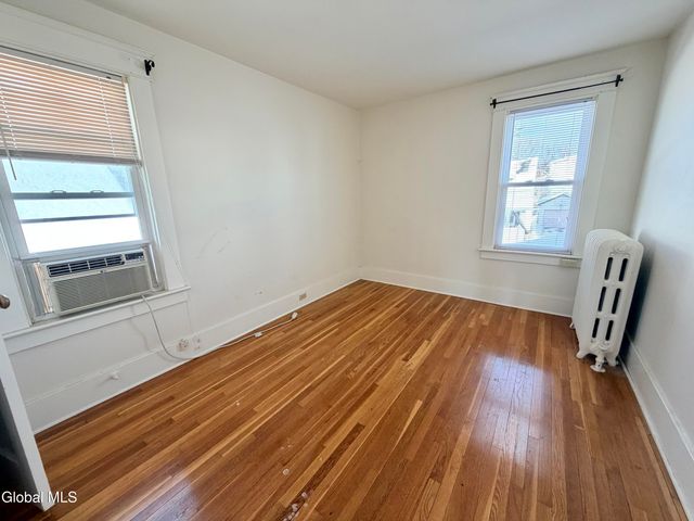 11 Crescent Avenue, Amsterdam, NY 12010