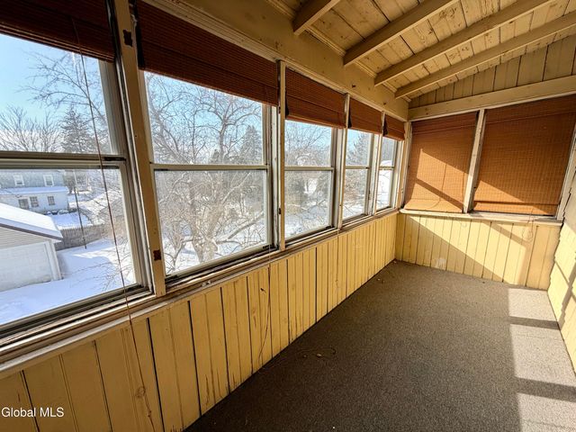 11 Crescent Avenue, Amsterdam, NY 12010