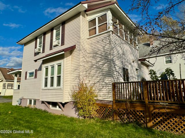 11 Crescent Avenue, Amsterdam, NY 12010