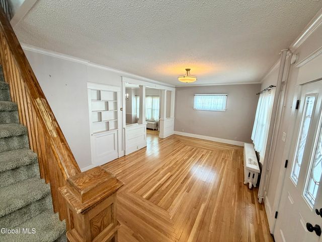 11 Crescent Avenue, Amsterdam, NY 12010