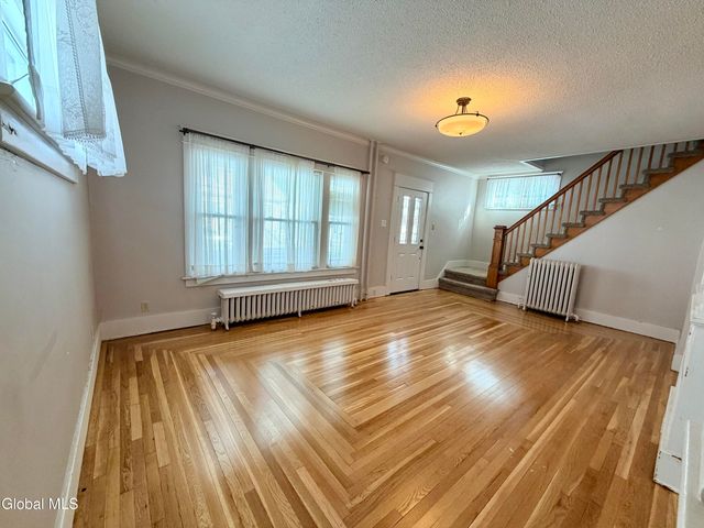 11 Crescent Avenue, Amsterdam, NY 12010