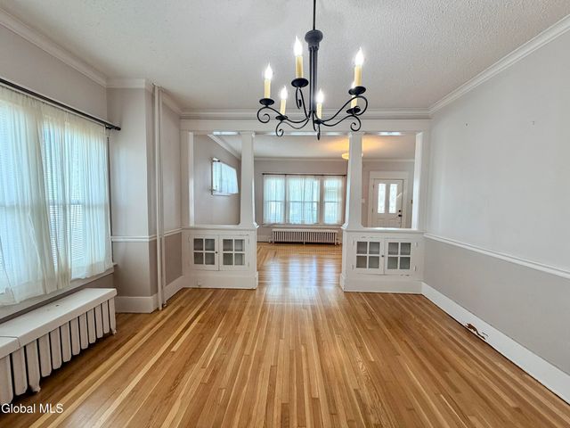 11 Crescent Avenue, Amsterdam, NY 12010