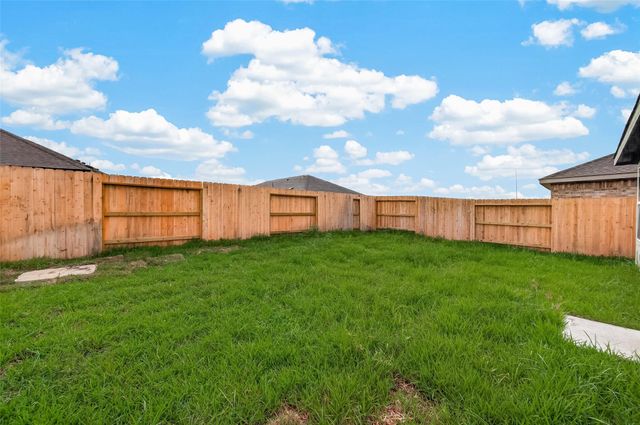 9210 Tern Pines Lane, Baytown, TX 77521