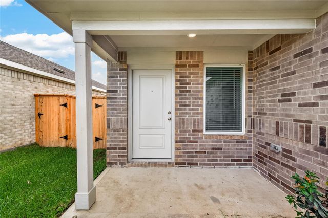 9210 Tern Pines Lane, Baytown, TX 77521
