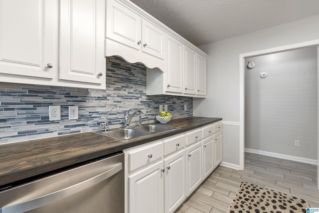 1199 KING ARTHUR COURT, Alabaster, AL 35007