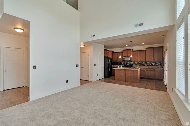 12708 S CITY HEIGHTS DR, Riverton, UT 84065