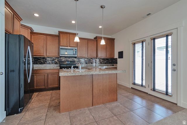 12708 S CITY HEIGHTS DR, Riverton, UT 84065