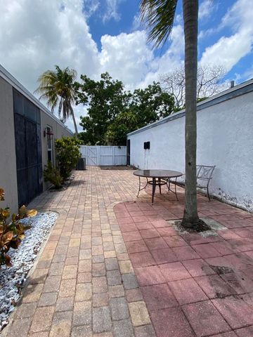 88 Buxton Lane, Boynton Beach, FL 33426
