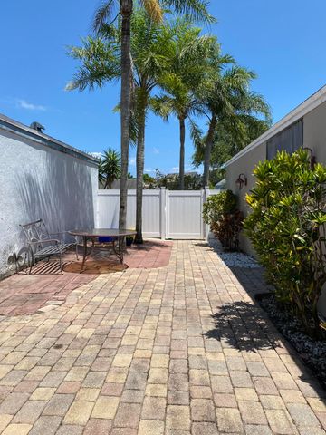 88 Buxton Lane, Boynton Beach, FL 33426