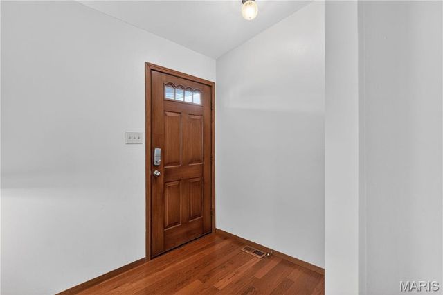 6181 Clovergreen Place, St Louis, MO 63129