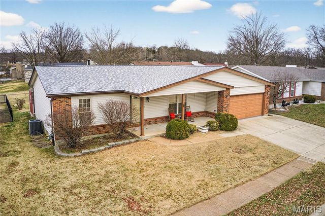 6181 Clovergreen Place, St Louis, MO 63129