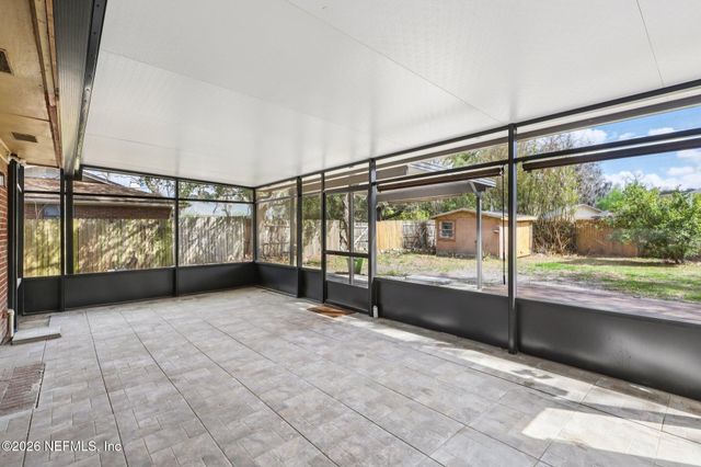 10761 PINHOLSTER Road, Jacksonville, FL 32218