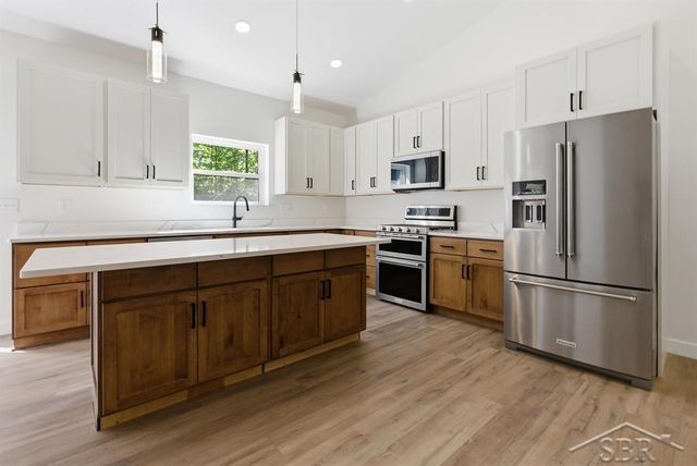 875 S Crooked Tree Lane, Midland, MI 48640