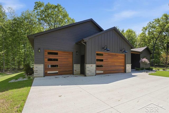 875 S Crooked Tree Lane, Midland, MI 48640
