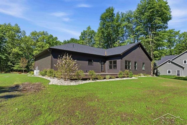 875 S Crooked Tree Lane, Midland, MI 48640
