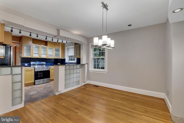 1706 N GLEBE RD, Arlington, VA 22207