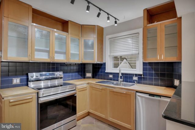 1706 N GLEBE RD, Arlington, VA 22207