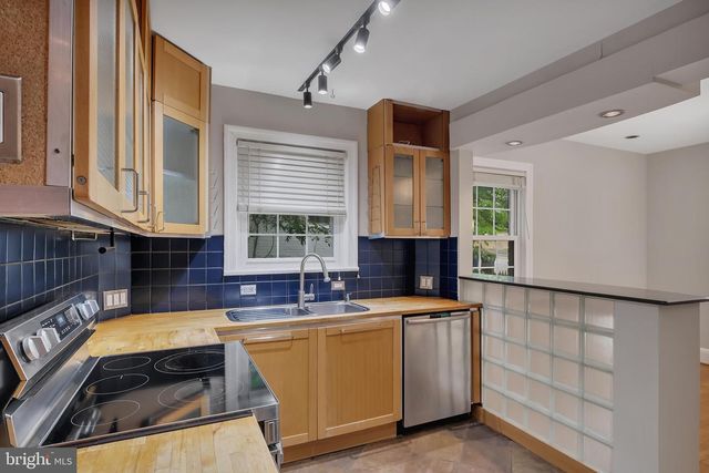 1706 N GLEBE RD, Arlington, VA 22207