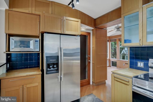 1706 N GLEBE RD, Arlington, VA 22207