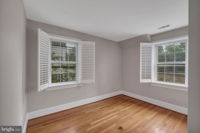 1706 N GLEBE RD, Arlington, VA 22207