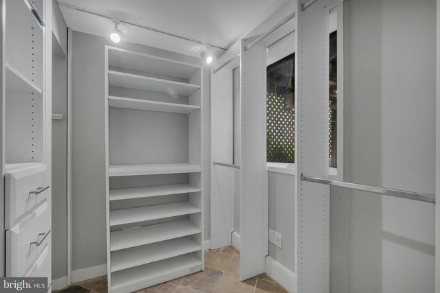 1706 N GLEBE RD, Arlington, VA 22207