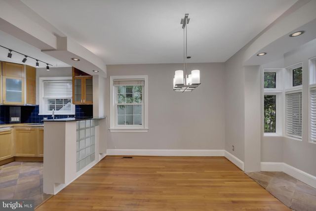 1706 N GLEBE RD, Arlington, VA 22207
