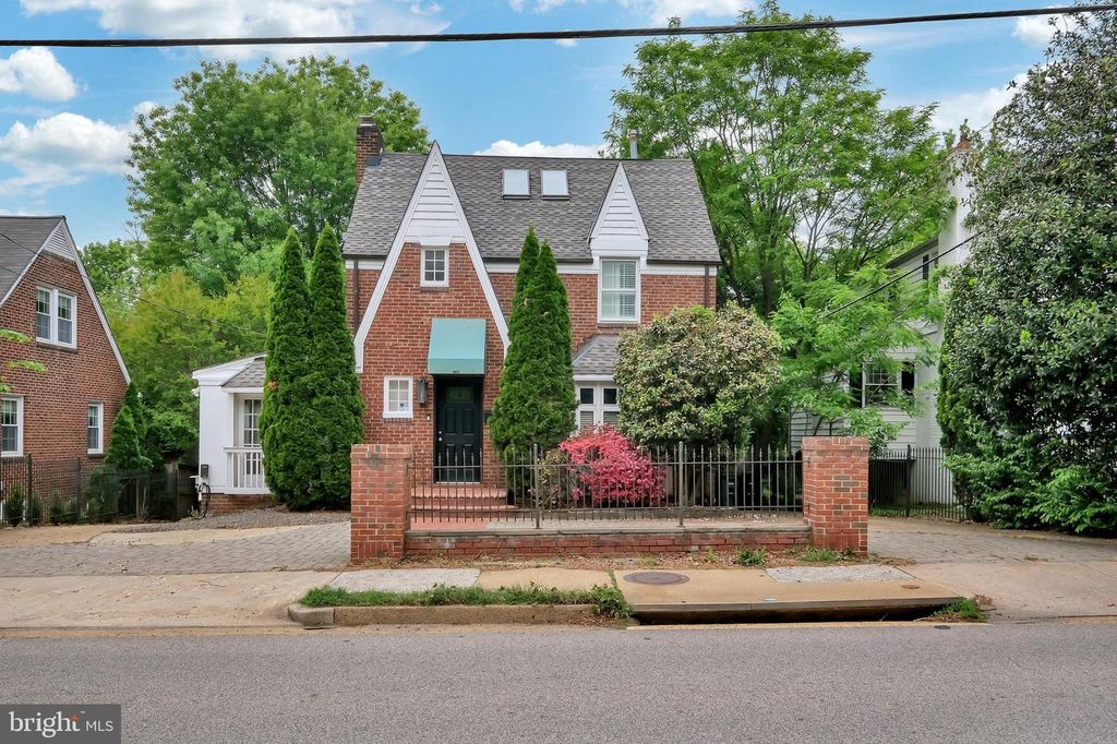 1706 N GLEBE RD, Arlington, VA 22207