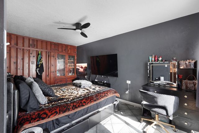 207 52nd Street SW, Albuquerque, NM 87105