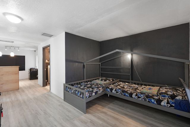 207 52nd Street SW, Albuquerque, NM 87105