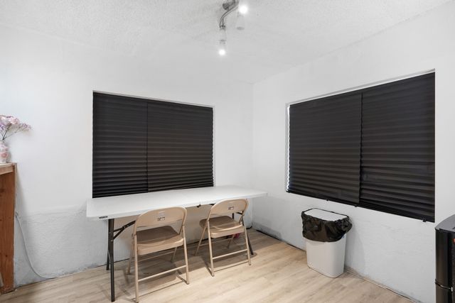 207 52nd Street SW, Albuquerque, NM 87105