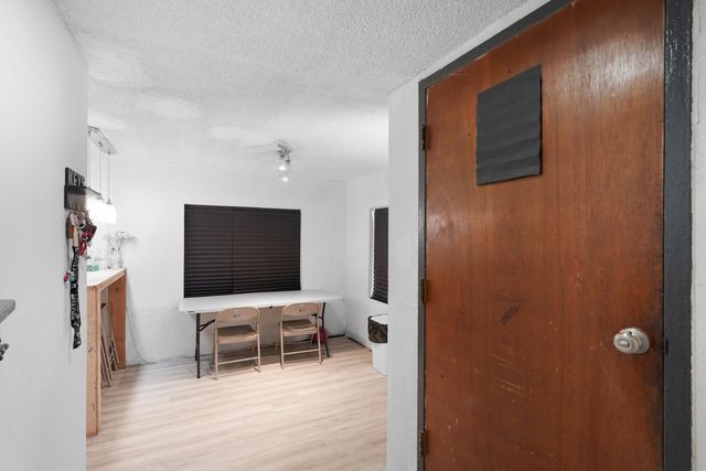 207 52nd Street SW, Albuquerque, NM 87105