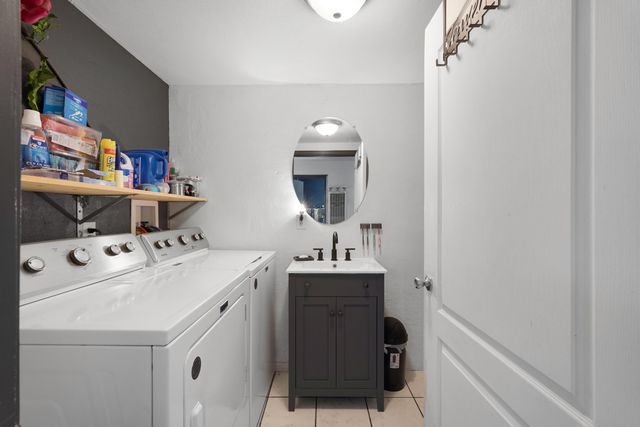 207 52nd Street SW, Albuquerque, NM 87105