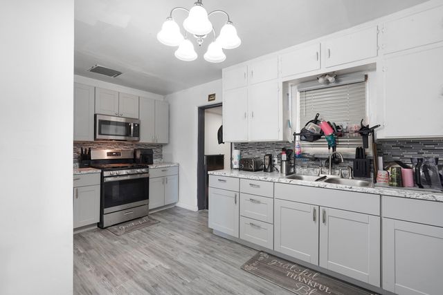 207 52nd Street SW, Albuquerque, NM 87105
