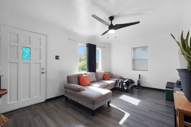 207 52nd Street SW, Albuquerque, NM 87105