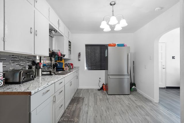 207 52nd Street SW, Albuquerque, NM 87105