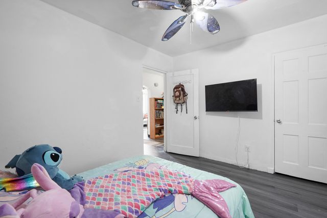 207 52nd Street SW, Albuquerque, NM 87105