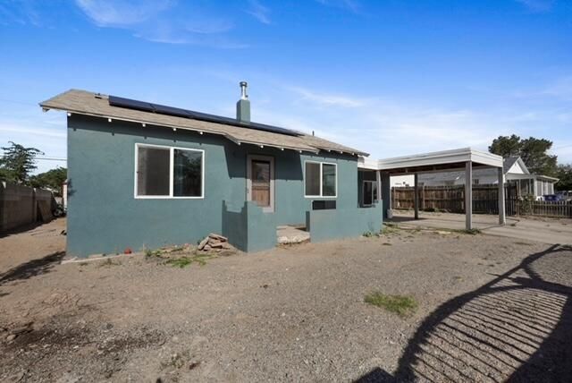 207 52nd Street SW, Albuquerque, NM 87105