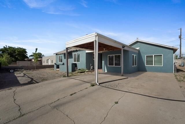 207 52nd Street SW, Albuquerque, NM 87105