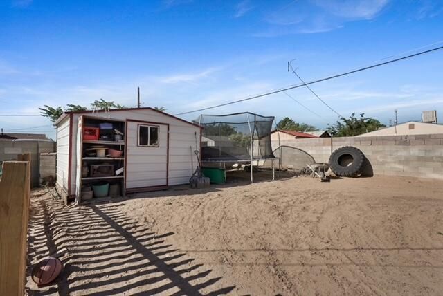 207 52nd Street SW, Albuquerque, NM 87105