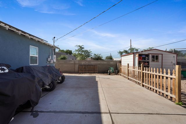 207 52nd Street SW, Albuquerque, NM 87105