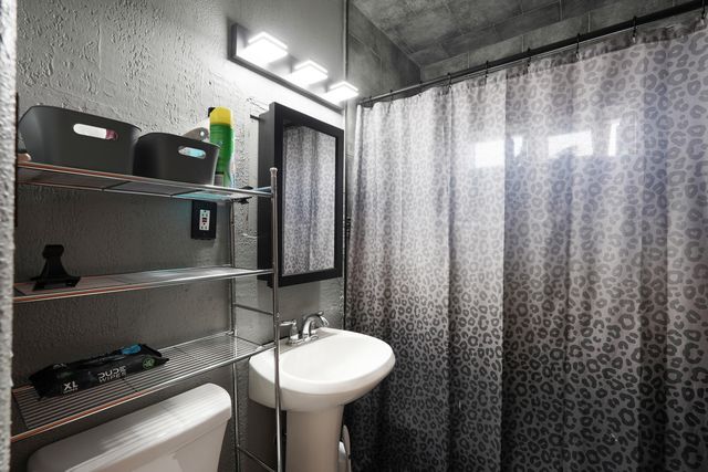 207 52nd Street SW, Albuquerque, NM 87105