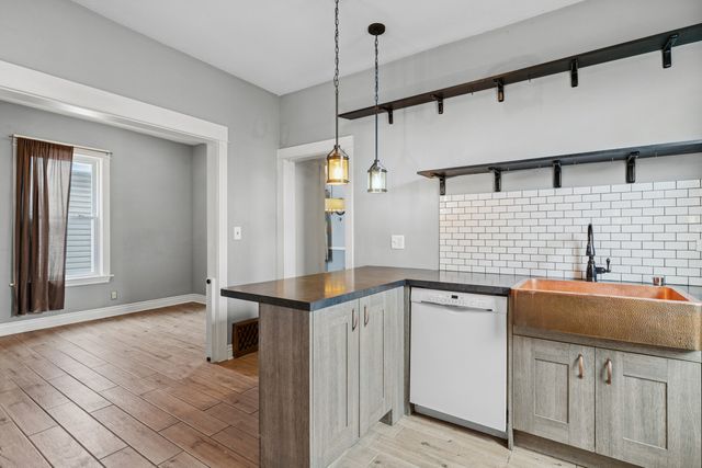 5218 W PATTERSON Avenue, Chicago, IL 60641