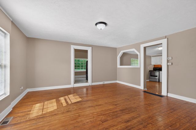 130 St. Clair Street, Versailles, KY 40383