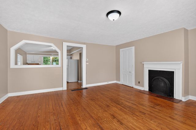 130 St. Clair Street, Versailles, KY 40383
