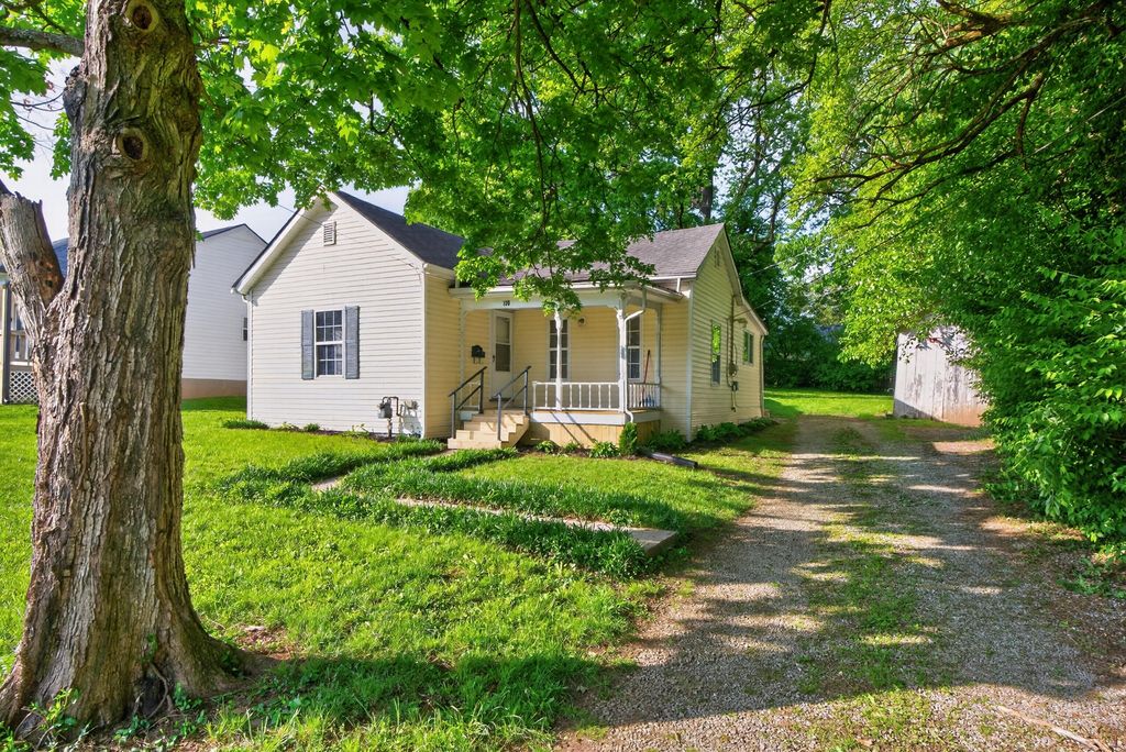 130 St. Clair Street, Versailles, KY 40383
